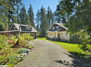 12136 Kallgren Rd NE, Bainbridge Island, WA 98110