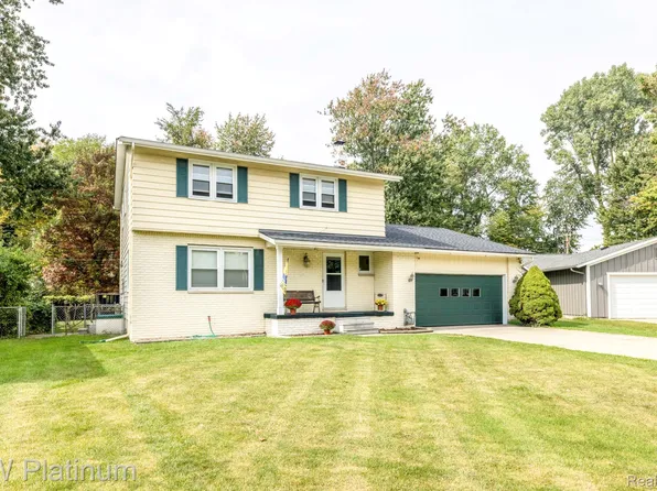 3131 W Woodland Dr, Port Huron, MI 48060