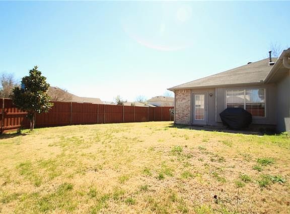 4th image of 3002 Larkspur Ct