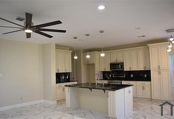 4th image of 411 Paddock Ln