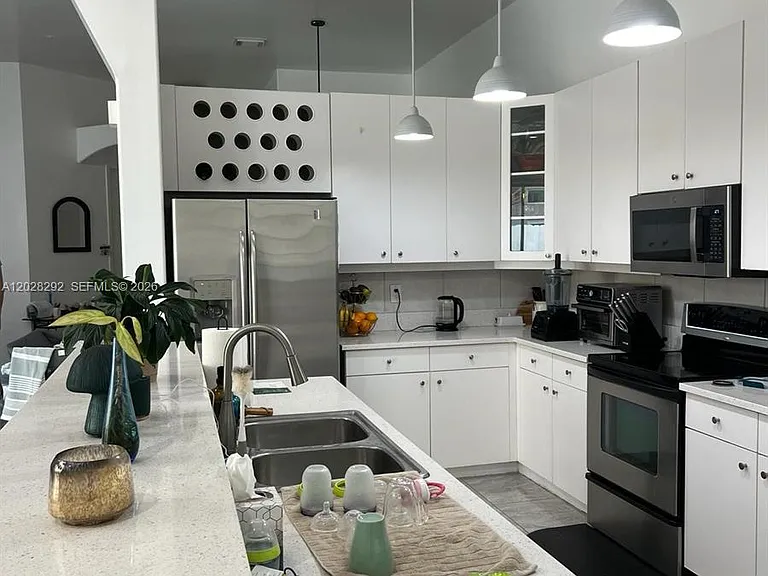 1120 Papaya St — Photo 5