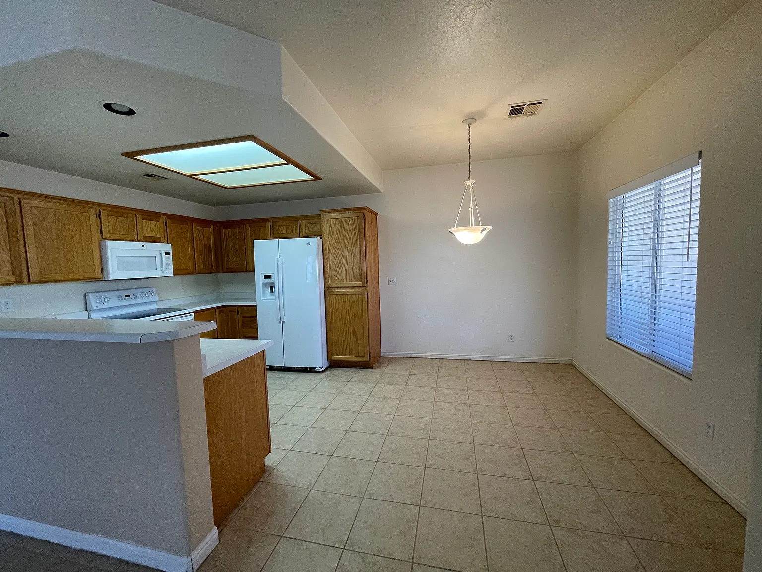 2 bed, 1090 sqft, $1,325 — Photo 4