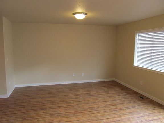 5th image of 7417 NE 56th St