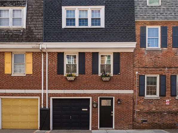 718 Lombard St, Philadelphia, PA 19147