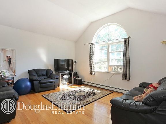 3rd image of 24 N Howell Ave