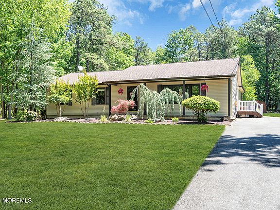 4th image of 819 Harmony Road