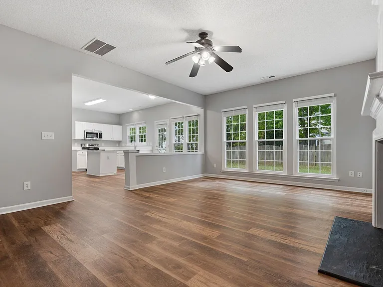 405 Grassy Point Rd — Photo 3