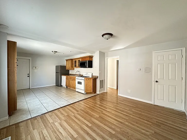 2458 N Clybourn Ave #R2 — Photo 8