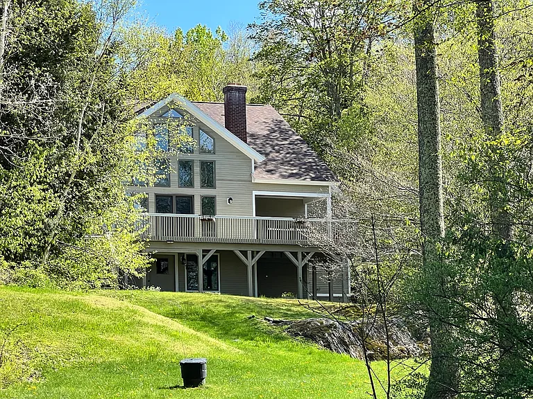 363 Gilcrist Rd — Photo 1