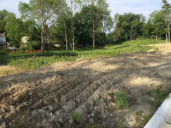 3rd image of 324 Arbor Ln