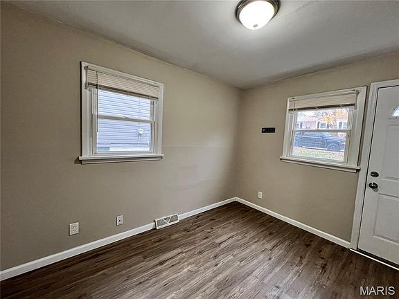 4th image of 273 Buddie Ave
