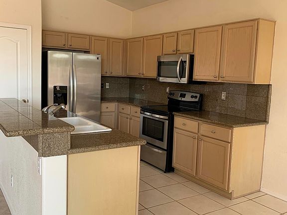 5th image of 17201 E Rockwood Dr