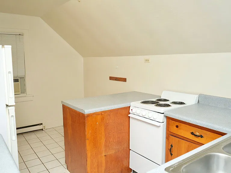 109 Piedmont Ave N — Photo 14