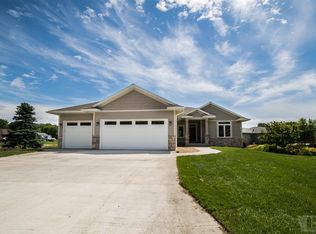 35 Venetian Dr, Clear Lake, IA 50428