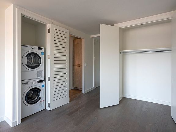 4th image of 220 E 72nd St APT 27D