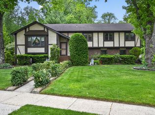 17 Point O Woods Road, Middletown, NJ 07748