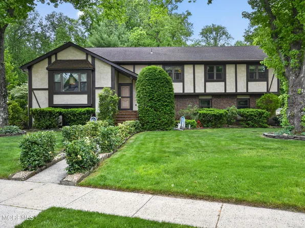 17 Point O Woods Road, Middletown, NJ 07748