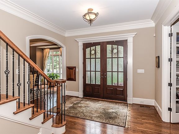 3rd image of 2519 Tanglewood Ln