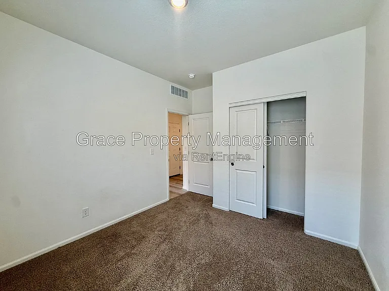 524 Jordan St — Photo 7