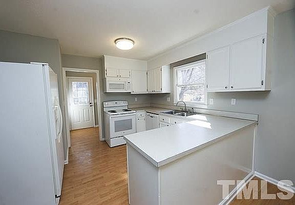 5th image of 104 N Woodshed Ct