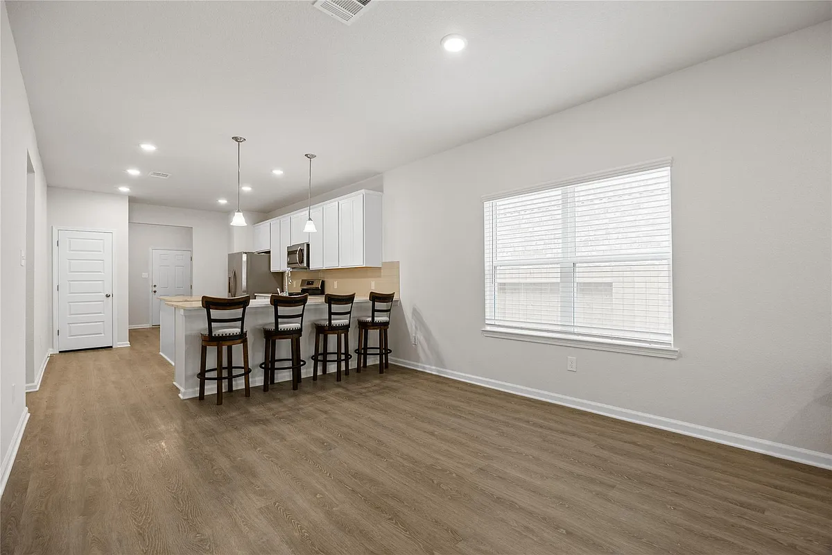 Building Photo - 10216 Badger Run Ln