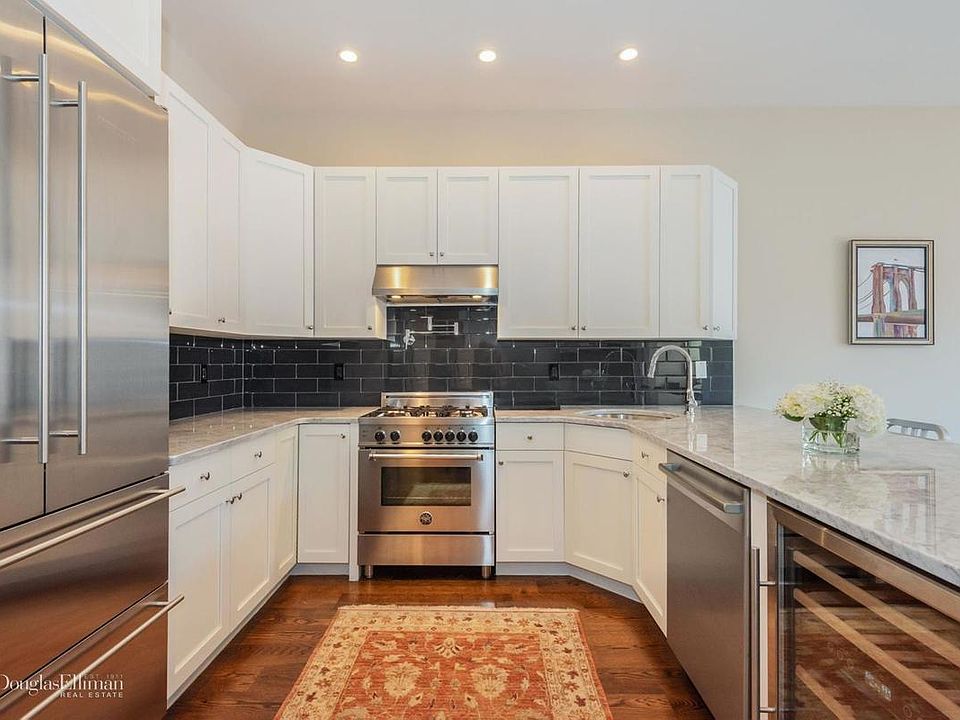 1st image of 241 Carroll St APT 3