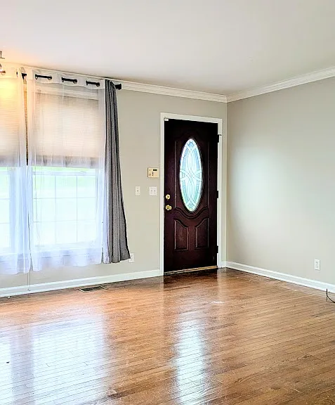 176 Roberta Dr — Photo 3
