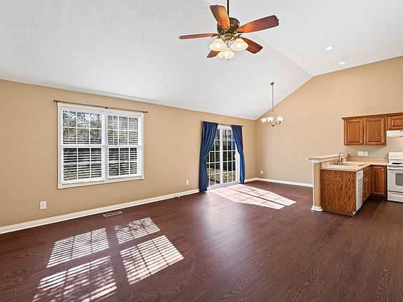 5th image of 202 Christine Dr