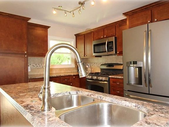 4th image of 3078 Lakeland Ct