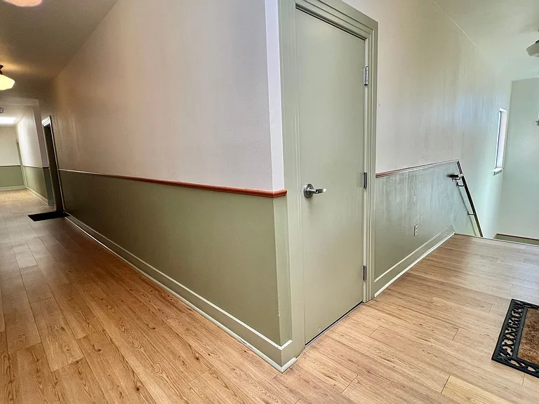 655 40th St #202 — Photo 20