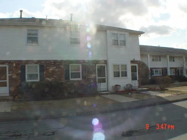 Building Photo - 12 Bradley Cir #E3
