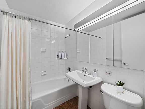 5th image of 525 E 72nd St APT 39B