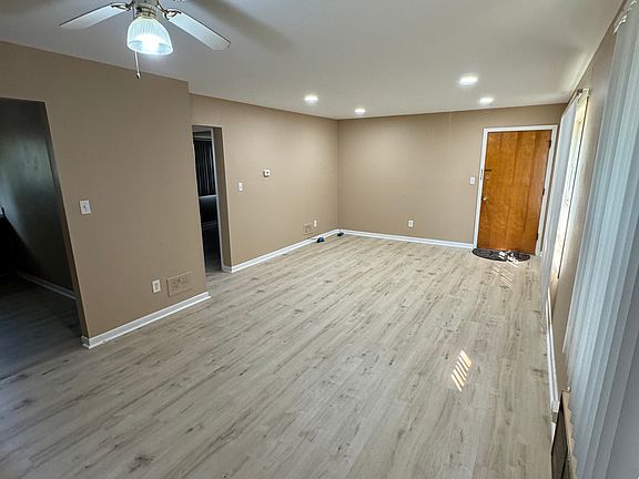 3rd image of 7004 Town Ln