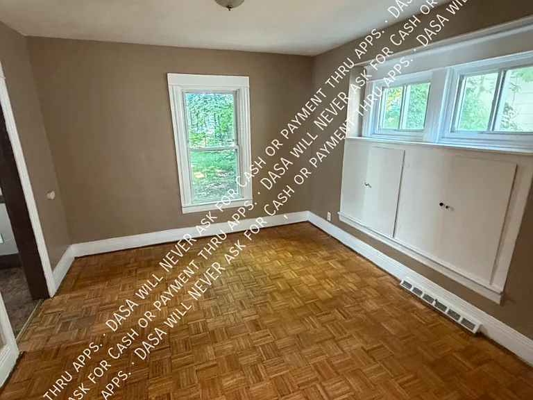 492 Augustine St — Photo 4