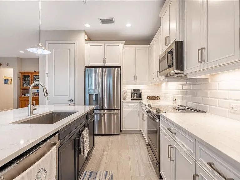 2555 Seychelles Dr #406 — Photo 16