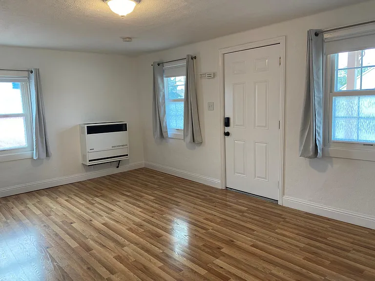 1743 C St — Photo 2