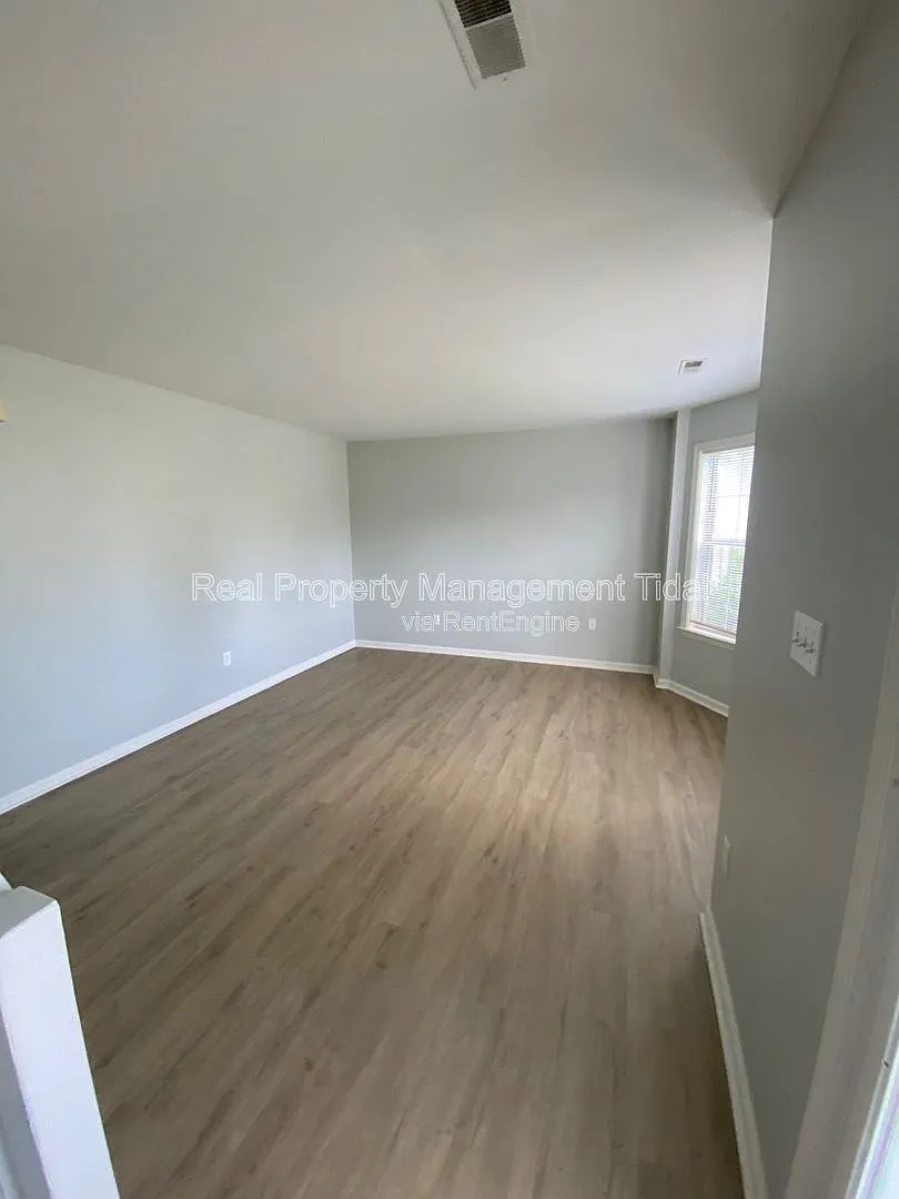 3 bed, 2.5 bath, 1400 sqft, $2,195 — Photo 4