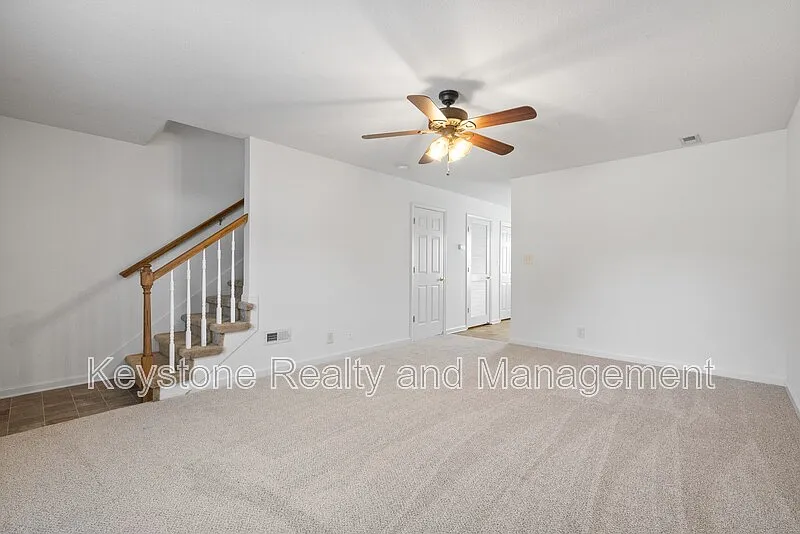 2 bed, 1.5 bath, 1050 sqft, $925 — Photo 4