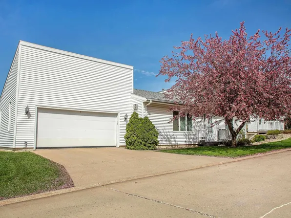 816 6th St NW, Waverly, IA 50677