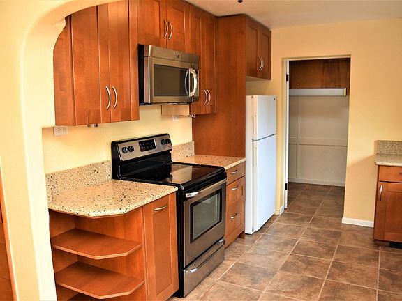 5th image of 3303 Vista Pl W