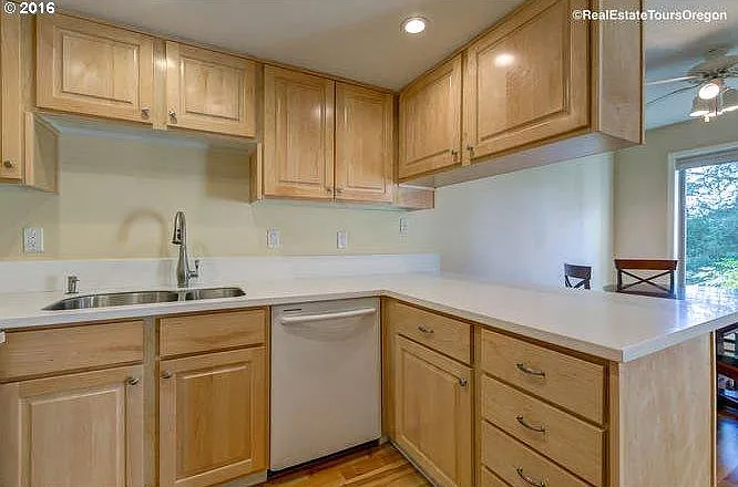 2 bed, 924 sqft, $1,949 — Photo 4