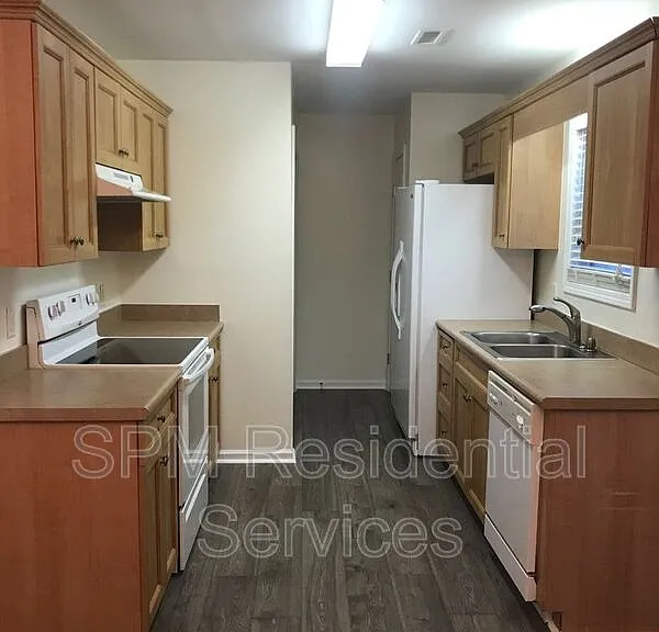 1798 Liz Ln NE — Photo 2