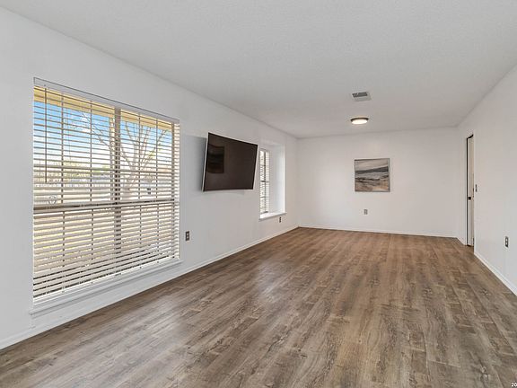 3rd image of 12827 La Quinta Street