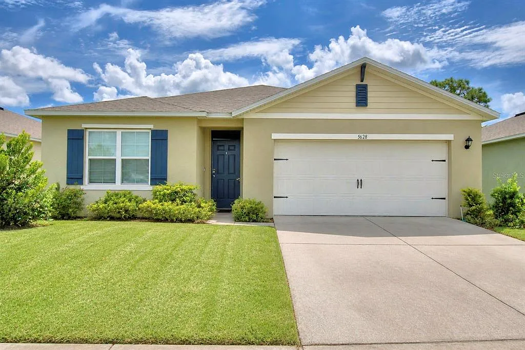 4 bed, 2.0 bath, 1828 sqft, $2,300 — Photo 1