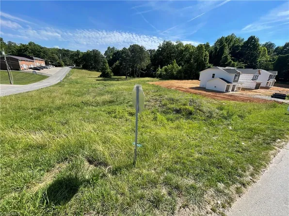 108 Longview St #Lon, Lexington, NC 27295