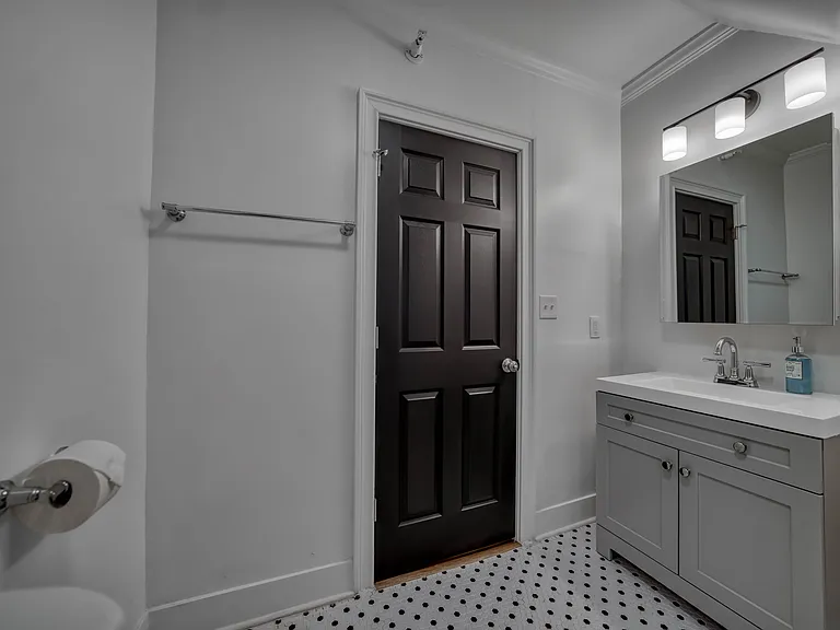 46 Allen St #5 — Photo 9
