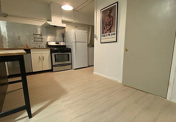 3rd image of 137 Essex St APT 5