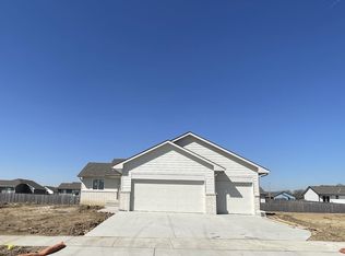 1611 E Arrowhead St, Andover, KS 67002