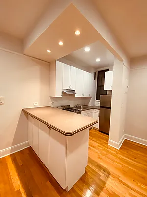 Rented by Metropolis Real Estate of Manhattan | media 7