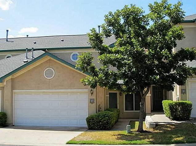 Fornt of condo/townhouse